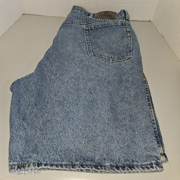 ==Wrangler shorts size 42 - Picture 3 of 16